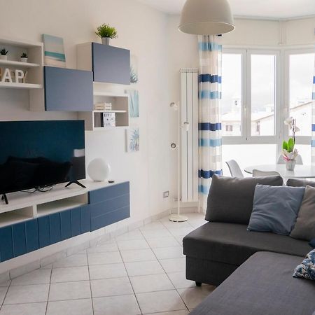 Ad Un Passo Dal Molo Con 2 Biciclette Incluse Apartment Viareggio Ngoại thất bức ảnh