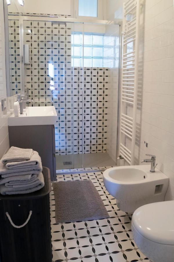 Ad Un Passo Dal Molo Con 2 Biciclette Incluse Apartment Viareggio Ngoại thất bức ảnh